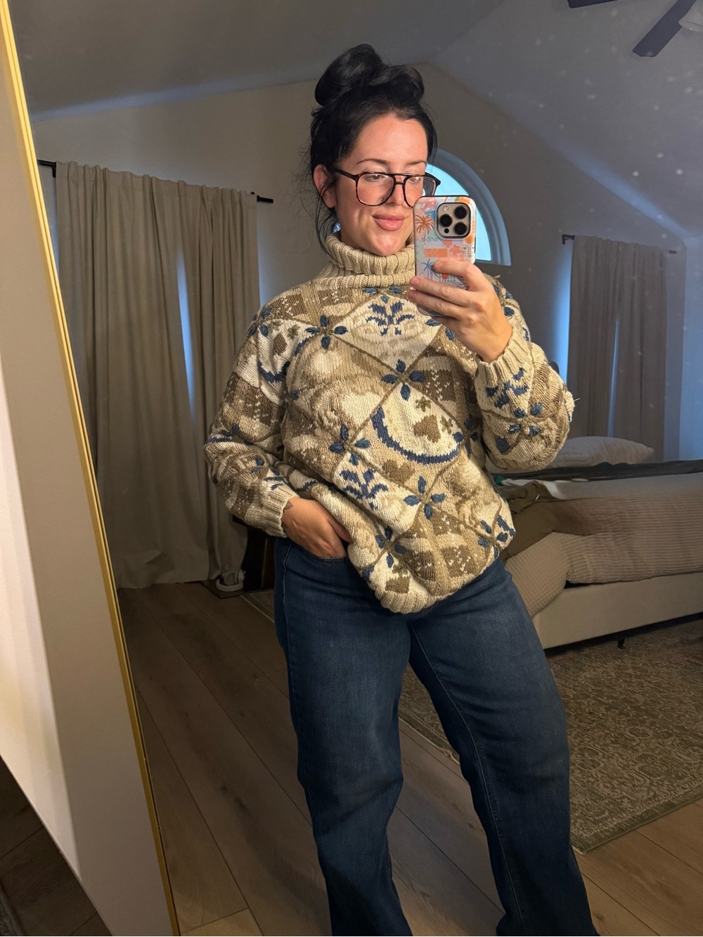 VTG Express Tricot Patterned Turtleneck Sweater in Tan and Blue